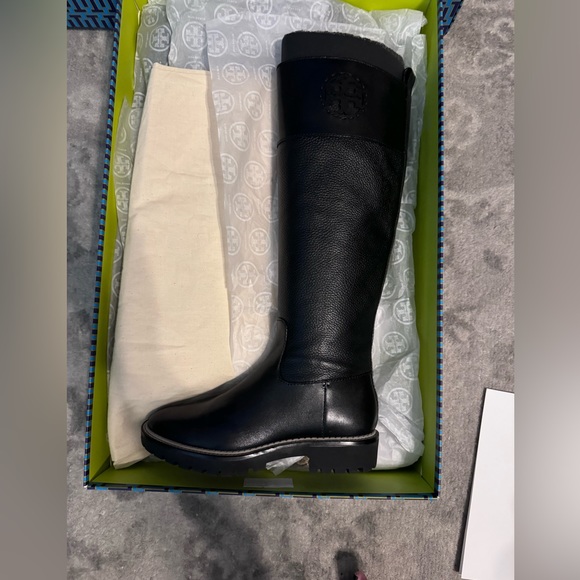 NIB Tory Burch Miller 30MM Lug Sole Boot. Size 6 - Picture 2 of 8